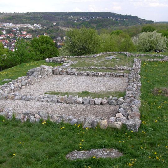 Hrad Devín-slovan. hradisk, kostol základy