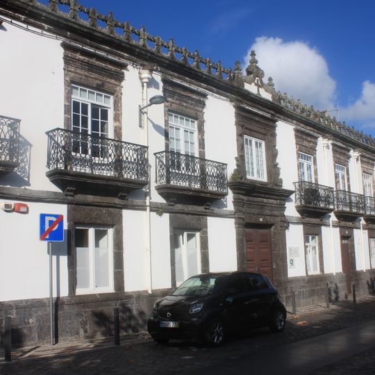 Prédio no Campo de São Francisco, 15-19
