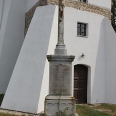 Kříž u kostela sv. Jakuba Většího v Černíně