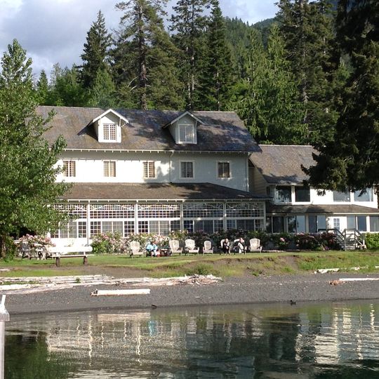 Lake Crescent Lodge