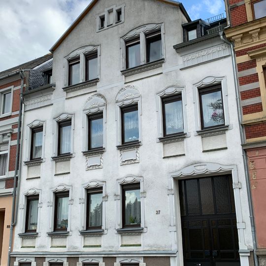 Mietshaus in geschlossener Bebauung Weststraße 27