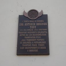 Pamětní deska Tonyho Hořínka v Netolicích