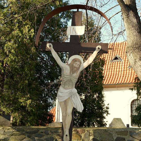 Pamětní kříž před kostelem sv. Klimenta v Žalově