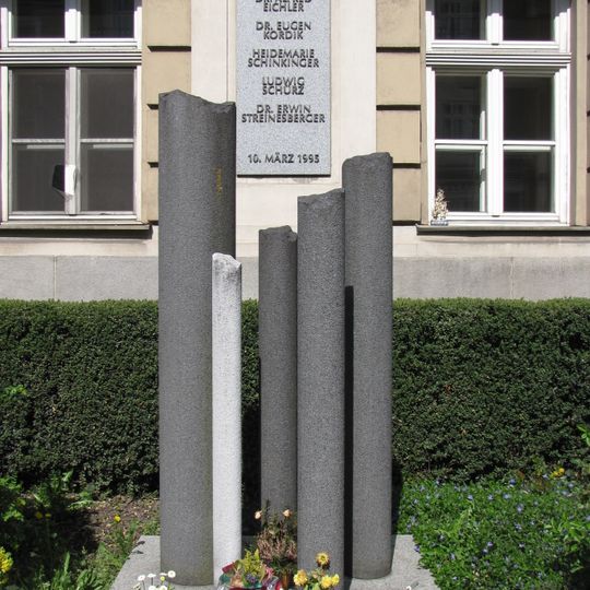 Gedenkstätte an den Amoklauf im Bezirksgericht Urfahr-Umgebung