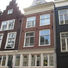 Huis, deel uitmakend van het complex beneden- en bovenwoningen 46-48