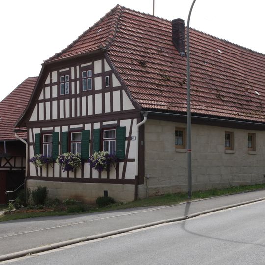 Halbwalmdachhaus
