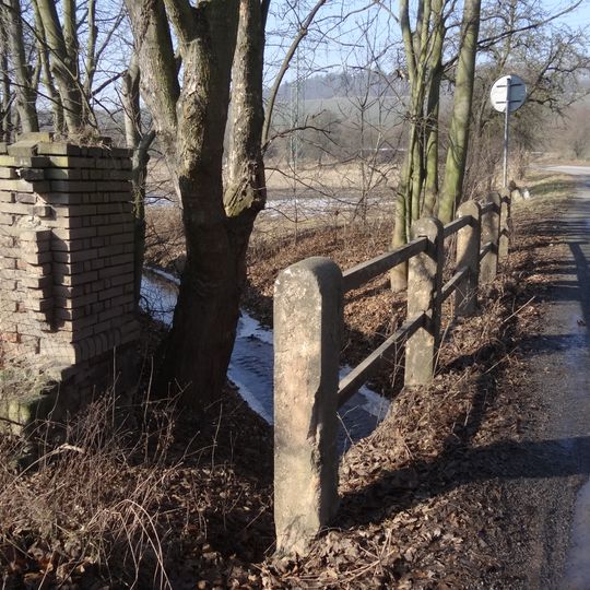 Most silnice III/23642 přes Knovízský potok v Sakách