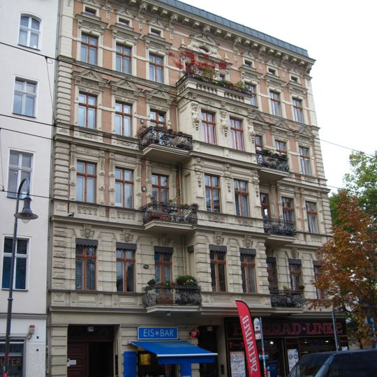 Mietshaus und Fabrikgebäude Kastanienallee 10
