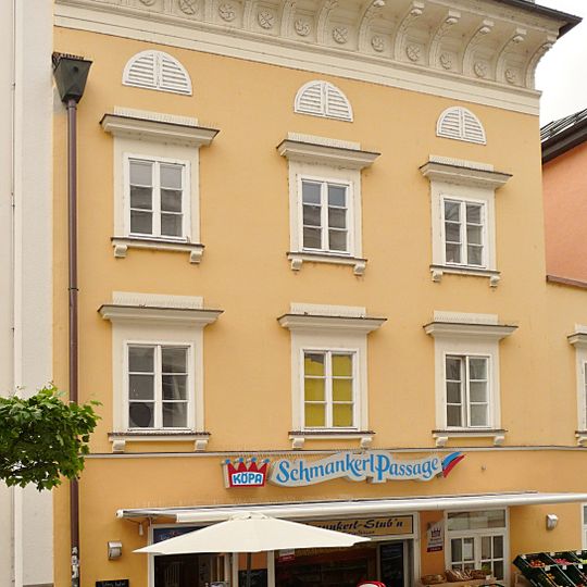 Wohn- und Geschäftshaus