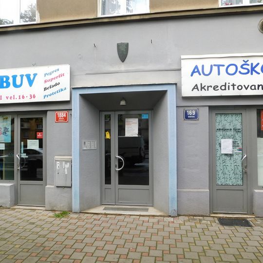 Pamětní deska Františka Slavíka na domě Koněvova 1884/169 na Žižkově