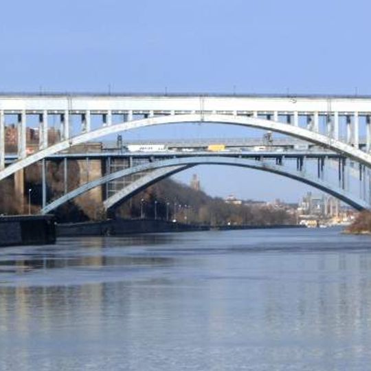 Harlem River