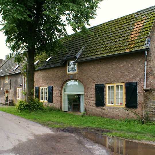 Haanwijk: boerderij met schuur