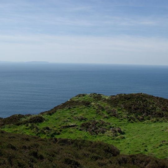 Rubh' a' Mharaiche, dun 450m E of