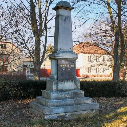 Pomník padlým v Brníčku na návsi