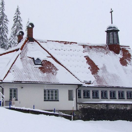 Evang. Pfarrkirche A.B., Waldkirche und Pfarrhof