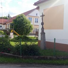 Kříž u kaple ve Smilovicích
