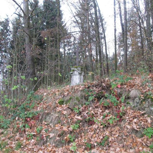 Kříž jižně od Lučic