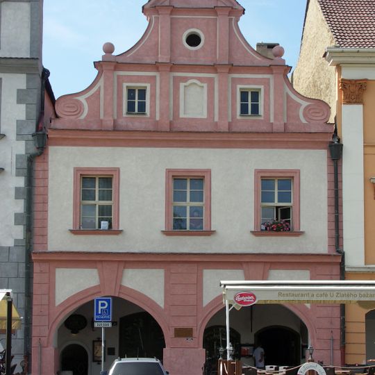 Mírové náměstí 13