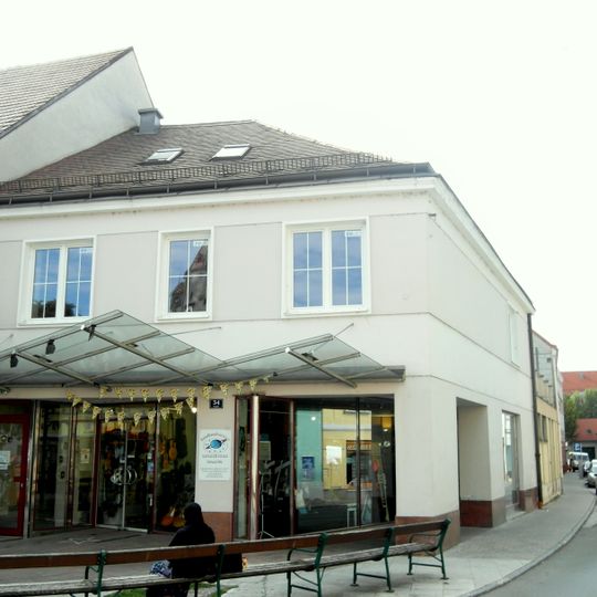 Wohn- und Geschäftshaus