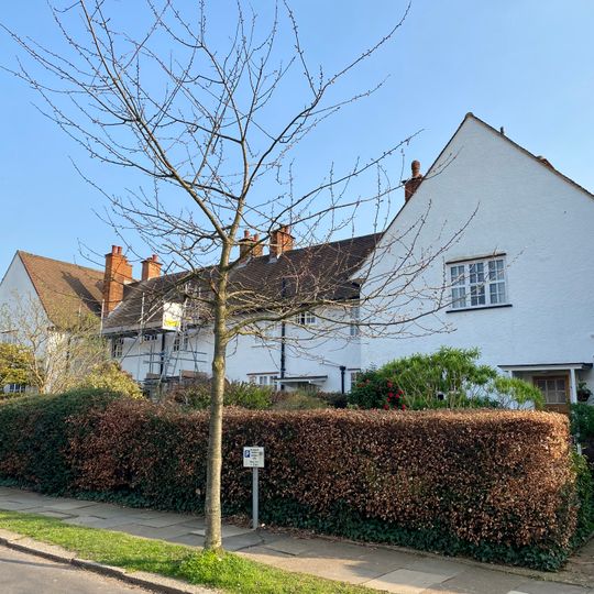 6-12, Temple Fortune Hill