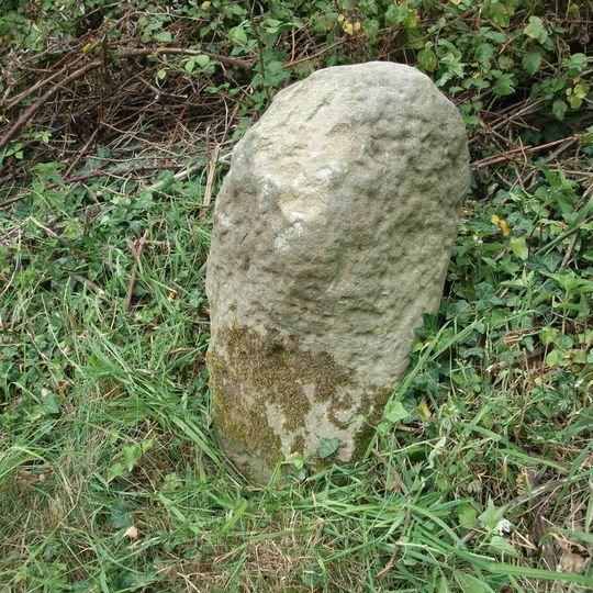 Milestone, c.100yds S of railway bridge