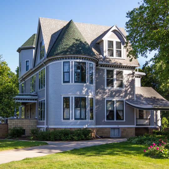 Wendell P. and Harriet Rounds Robbins House