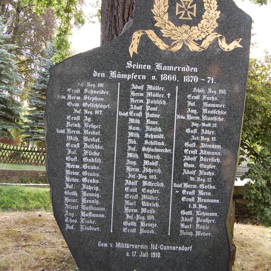 War memorial and oak Niedere Hauptstraße