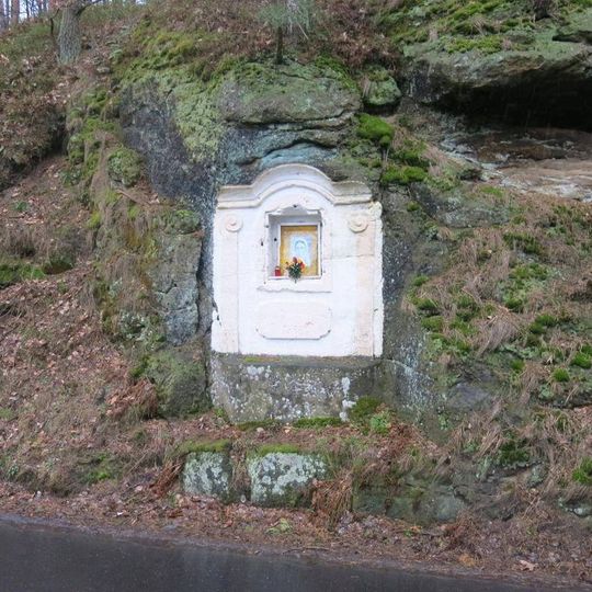 Skalní kaplička u silnice z Úštěka do Ostrého