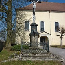 Kříž v Kunžaku u kostela