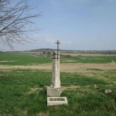 Kříž severně od Spáleného Poříčí u silnice
