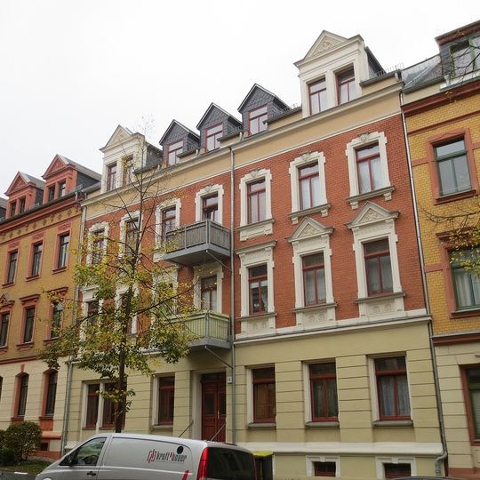 Mietshaus in geschlossener Bebauung mit Vorgarten Gustav-Adolf-Straße 10