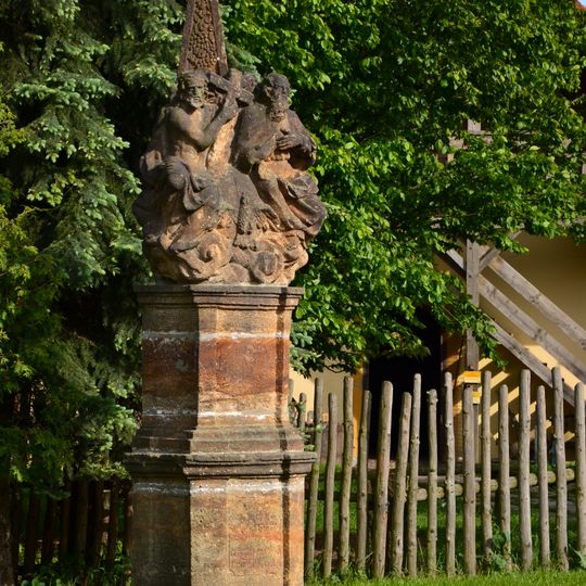 Sloup se sousoším Nejsvětější Trojice