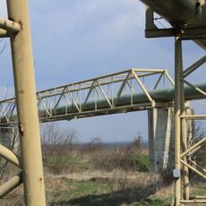 Potrubní lávka přes laterální kanál u Zelčína