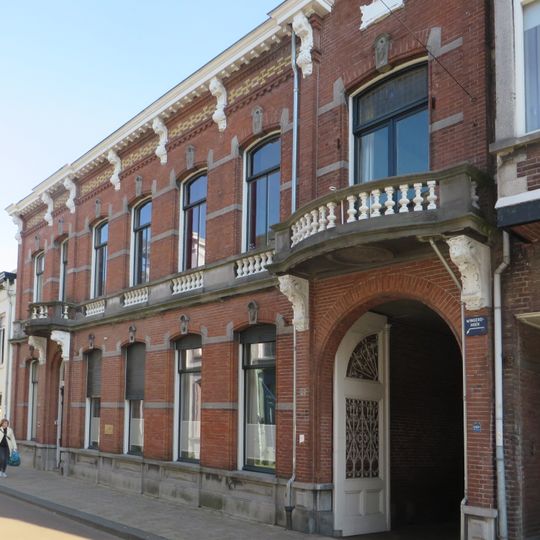 Eclecticistische herenhuis gebouwd voor de wijnkopersfamilie