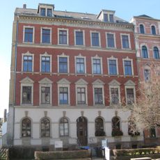 Mietshaus in ehemals geschlossener Bebauung mit Vorgarten Josephinenstraße 11