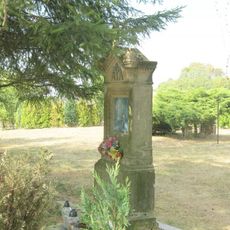 Kříž v zahradě domu na západním okraji Náčkovic