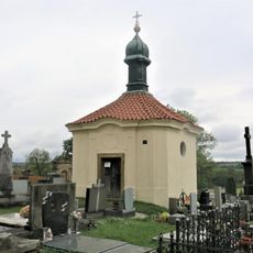 Kaple na hřbitově v Tachlovicích