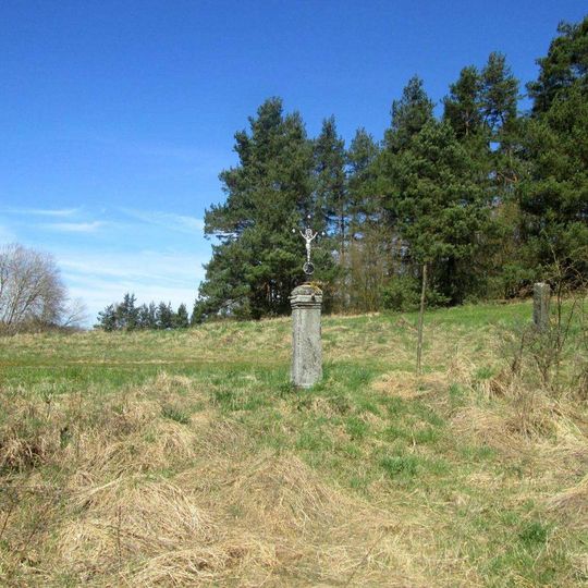 Kříž západně od Karlovců