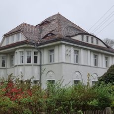 Villa mit Einfriedung und Garten Hauptstraße 6