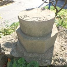 Pedra comemorativa, monumento comemorativo