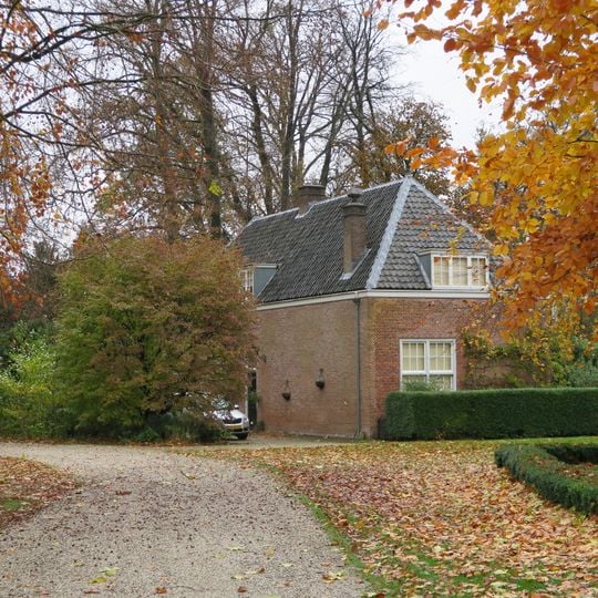 Kasteel Duivenvoorde: Bouwhuis