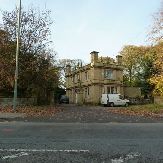 Habergham Lodge With Attached Gate Piers