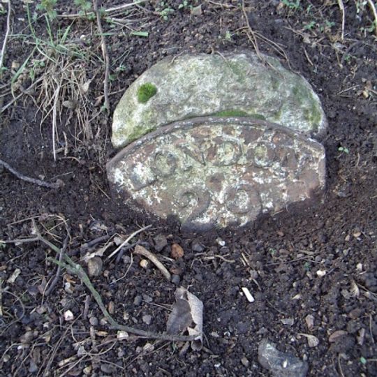 Milestone, Hay Street, Braughing, S of Hay Cottage