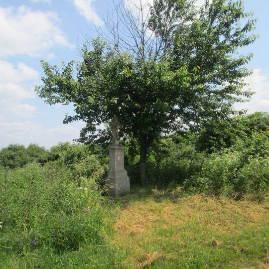 Kříž na rozcestí nad Bílovem a nad Vysokou Libyní