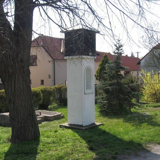 Zvonička u autobusové zastávky v Tuřicích