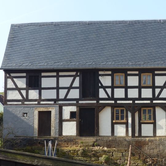 Wohnstallhaus, Auszüglerhaus und Scheune eines Dreiseithofes Cunnersdorfer Straße 12