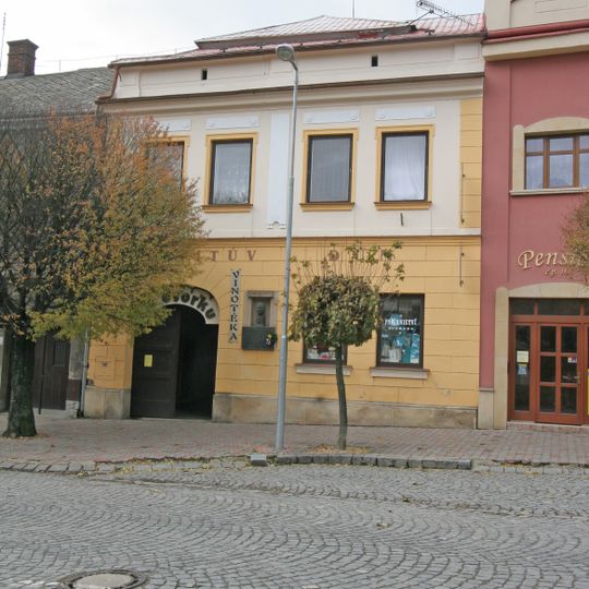 Náměstí Jiřího z Poděbrad čp. 164