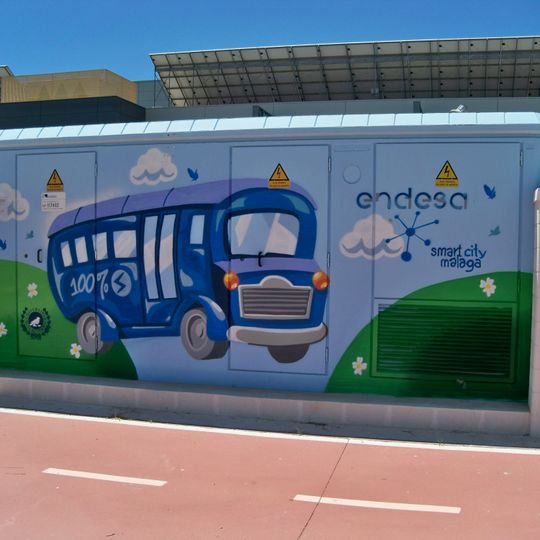 Mural representando un autobús eléctrico.