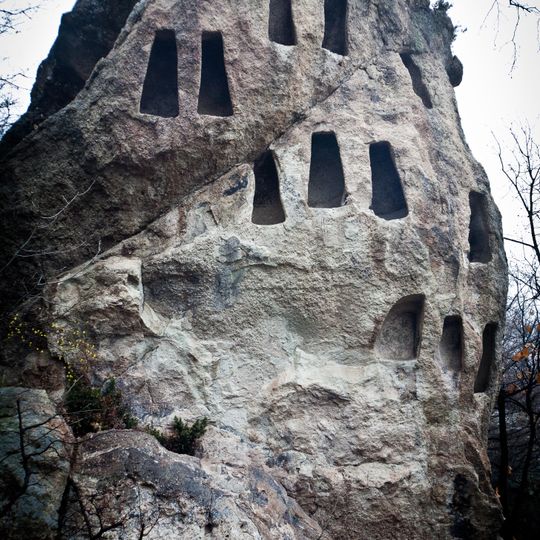 Тракийски култов комплекс при село Ангел Войвода