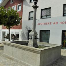 Brunnen mit Figur des hl. Johannes v. Nepomuk